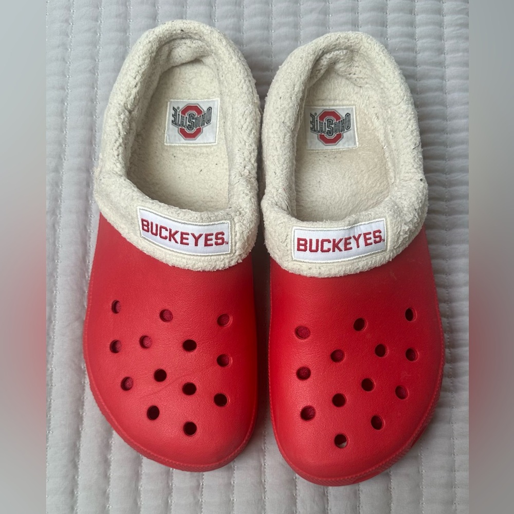 Ohio State Buckeyes Red Slip-On Men’s Crocs with Removable Cozy Fur Lining
